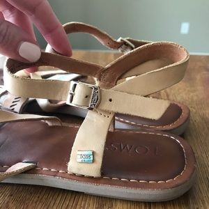 Toms Lexie Sandals in Metallic Gold and Tan